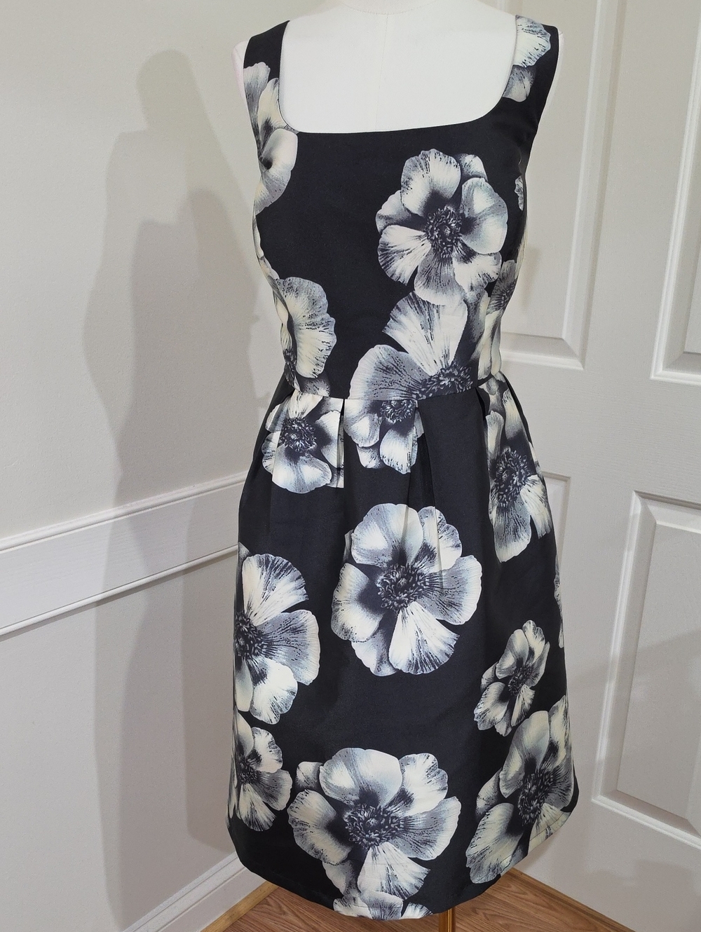 Chi Chi London Black & White Floral Fit and Flare Dress – Square Neck- Size 20